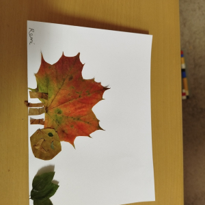Ein kreativer Tag im Wald – die Klasse 2a bastelt mit Blättern