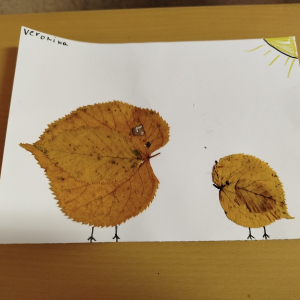 Ein kreativer Tag im Wald – die Klasse 2a bastelt mit Blättern